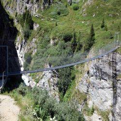 Hangbrug-over-Dyuere-de-Sery-Cabane-Brunet